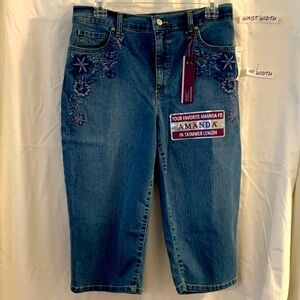 Gloria Vanderbilt size10 All Around Slimming Effect Skimmer Jeans.  BRAND NEW!